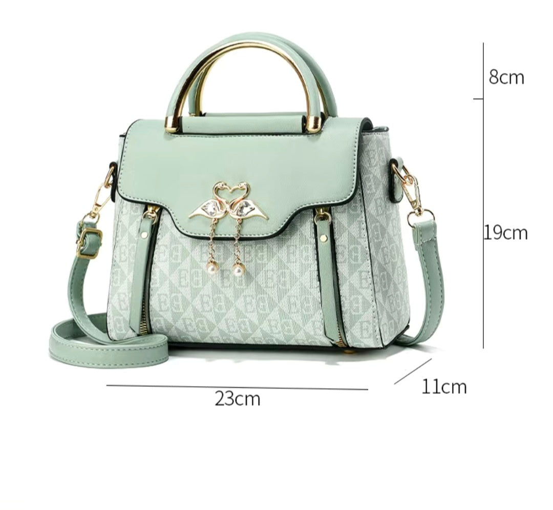 Stylish Women's Handbag – Trendy & Elegant Crossbody Bag for Outings